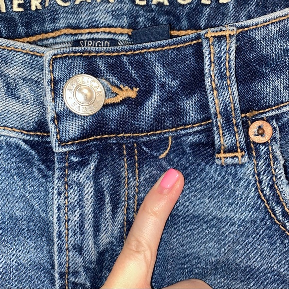 American Eagle Strigid High Waisted Mom Jeans Raw Hem Women’s Size 4 - Picture 12 of 16